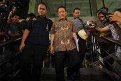 Oud-burgemeester Aat Syafaat na een verhoor bij de KPK, vorig jaar