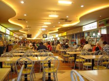 Een foodcourt in een winkelcentrum in Jakarta.