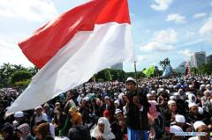 Viering van de geboortedag van de profeet, bij het nationaal monument in Jakarta