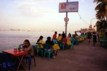 Eetstalletjes bij het strand van Losari
