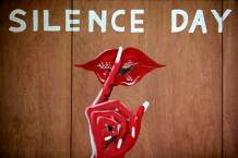 Een bord in Kuta om de toeristen te wijzen op Nyepi