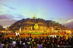 De viering van Waisak bij de Borobudur-tempel