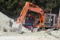 Wegenbouwwerkzaamheden op het eiland Flores (Oost-Nusa Tenggara)