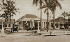 Het oude gebouw van Hotel Preanger, voor 1930.