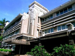 De voorgevel van het Grand Hotel Preanger.