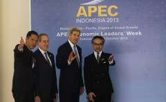 John Kerry en Marty Natalegawa, ministers van buitenlandse zaken van de VS en Indonesië.