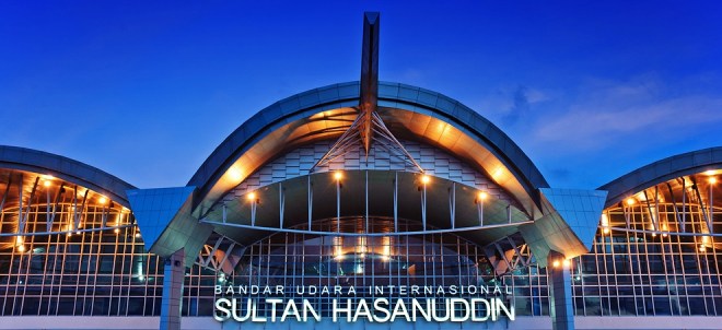 Het in 2008 geopende terminalgebouw van het vliegveld van Makassar.