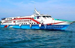 Express Bahari snelle veerboot.jpg