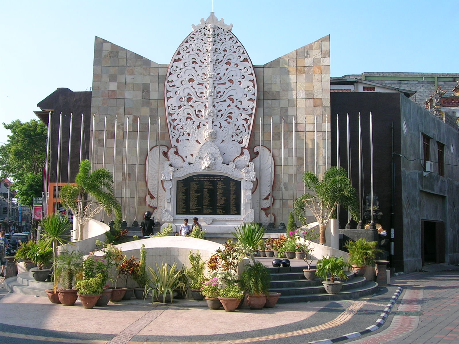 monument-bom-bali