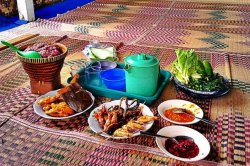 Soendanees eten Punclut.jpg