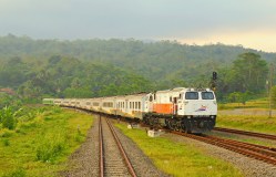 Trein Argo Lawu.jpg