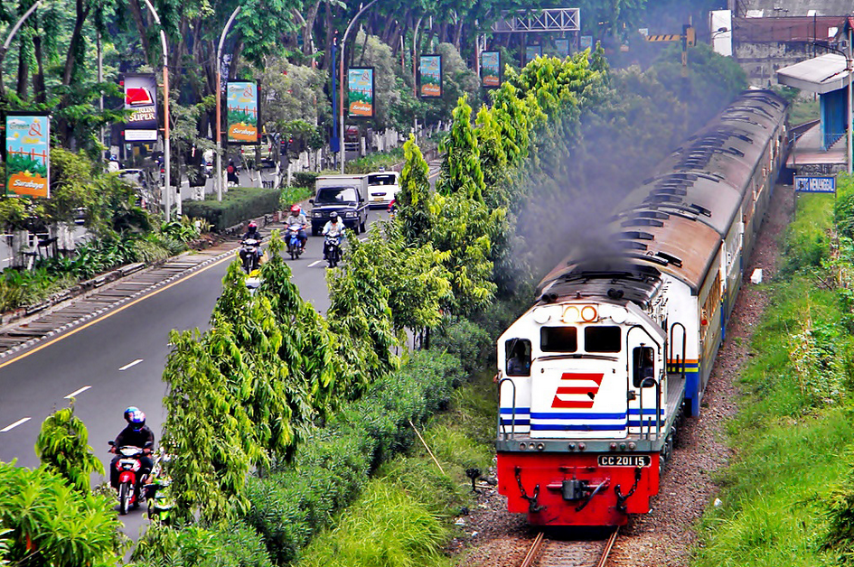 trein Mutiara Timur in Surabaya.PNG