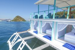 Boatel Pirate Bajo.jpg