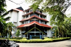 Campus UNHAS Makassar.JPG