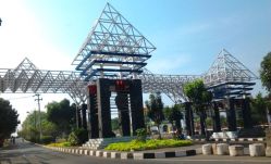 Toegangspoort Undip Semarang