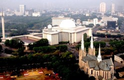 Istiqlal kathedraal Jakarta.jpg
